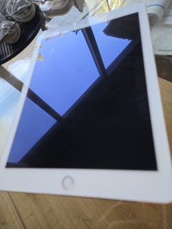 Apple IPAD Air 2 LTE 64GB $100