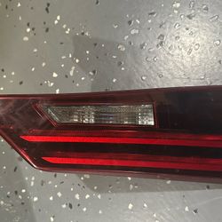 2014-2017 Lexus Is250, Is5200T, Is350 Right Inner Tail Light 81(contact info removed)1