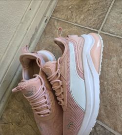 Sapatos puma Size 4 solo una puesta