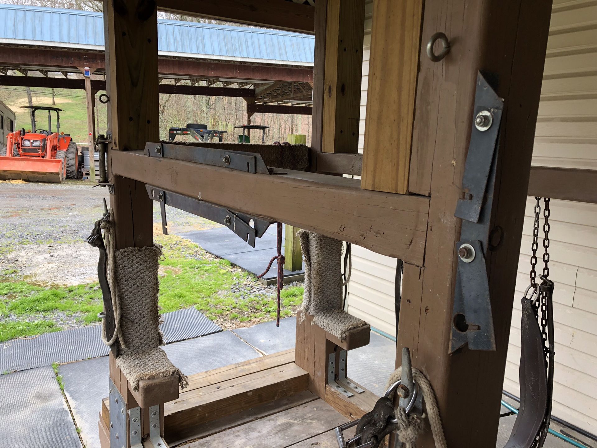 Draft size horse shoeing stocks for Sale in Hayesville, NC OfferUp