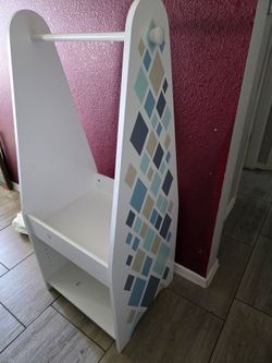 Kids open wardrobe station + disney canvases