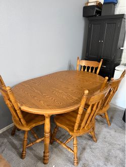 Dining room table seats 6.