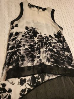 Women XL Lolo black and white print diaganol waist sleeveless blouse Lot 175