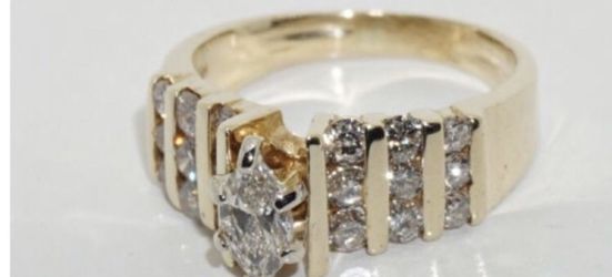 Wedding set - 14kt - Size 7 -$1000 obo