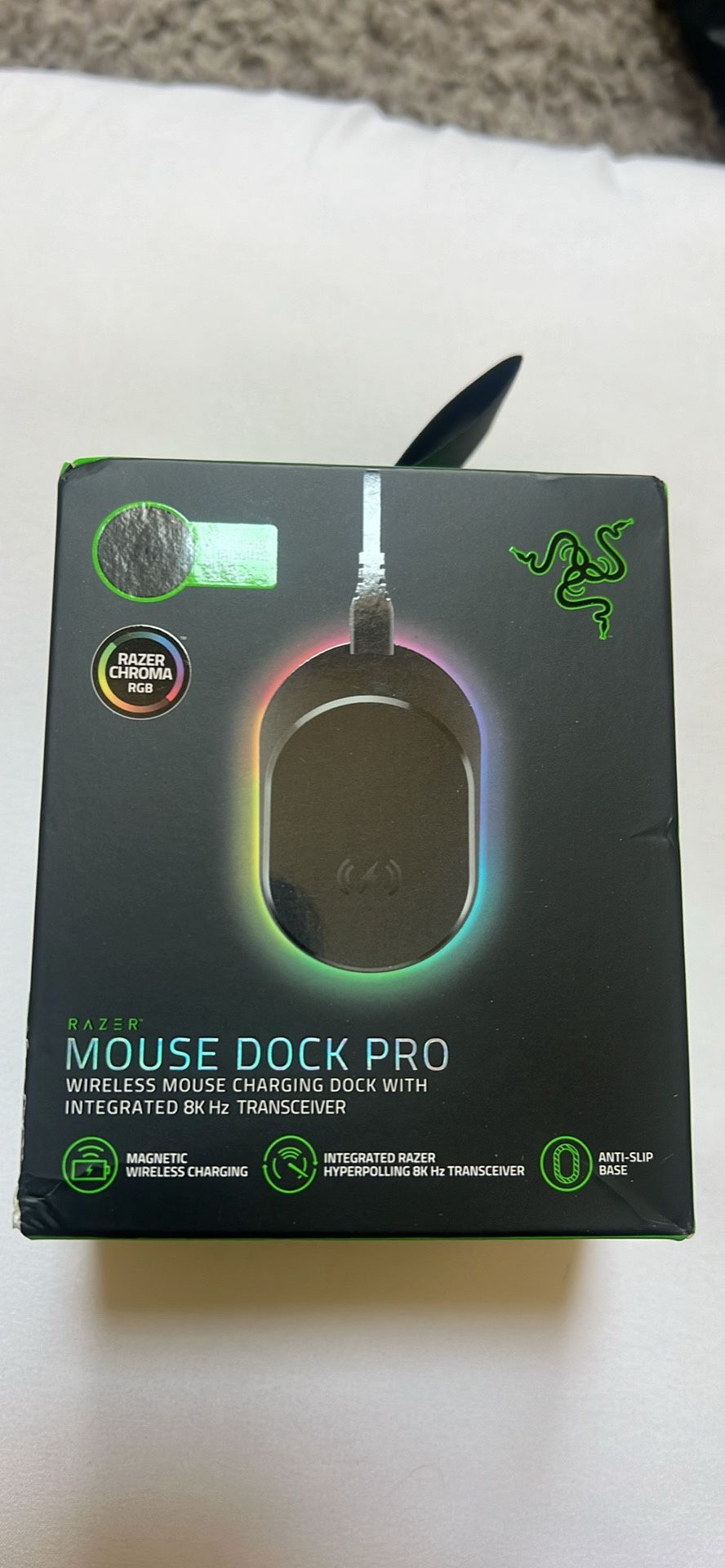 Razer Mouse Dock Pro with Wireless Charging Puck: Magnetic Wireless Charging - Integrated HyperPolling 8K Hz Transceiver - Anti-Slip Base - Chroma RGB