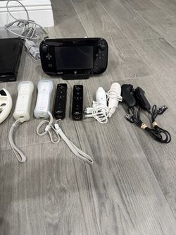 Wii U Bundle with Accessories Plus 8 Games and 4 Controllers