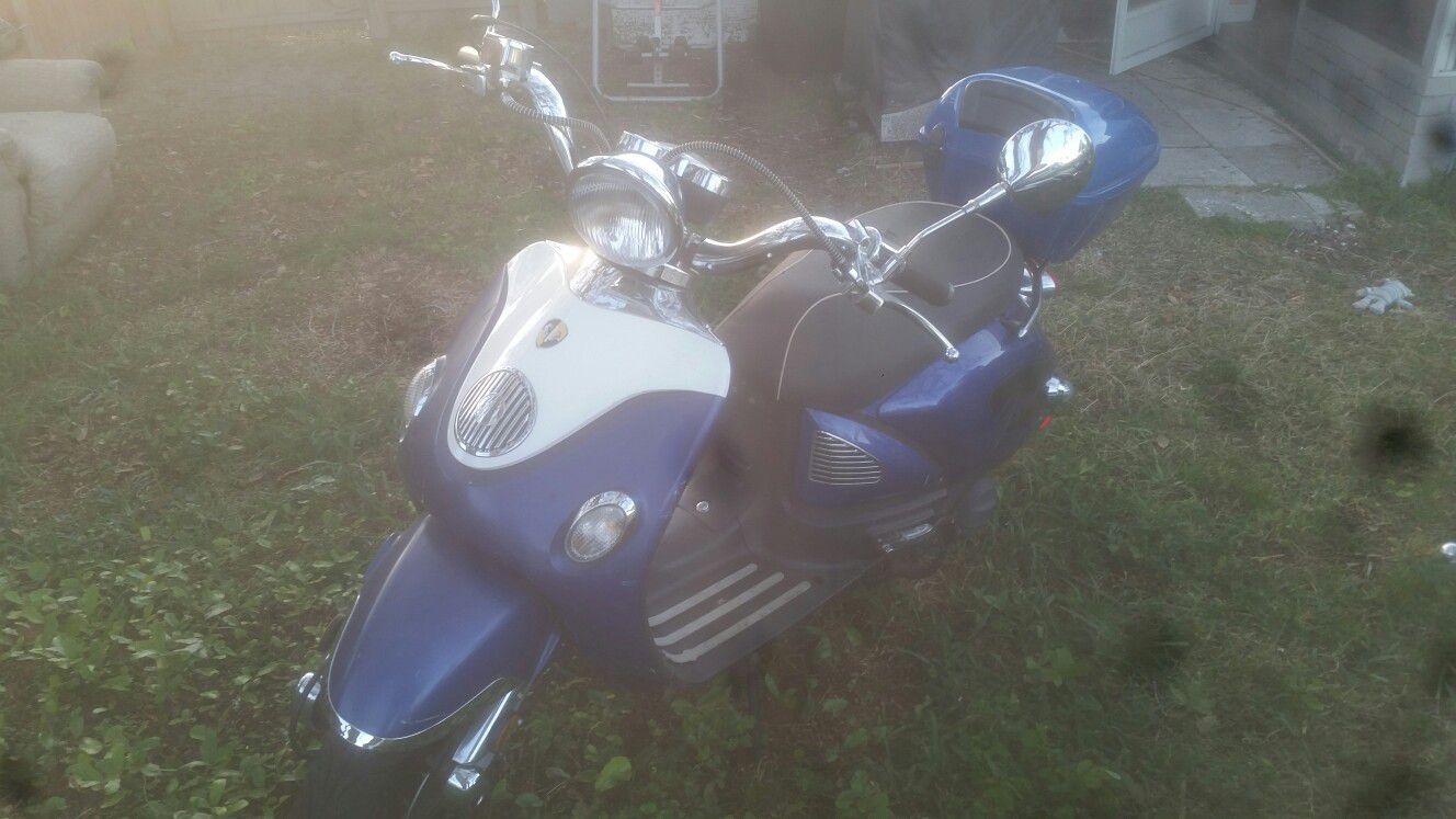 2010 ZNEN 150cc Scooter