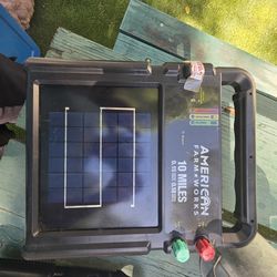 Electric fence hardware