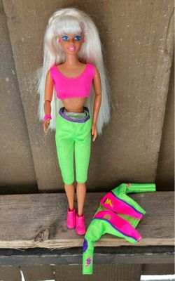 Bicyclin' Barbie Doll 1993