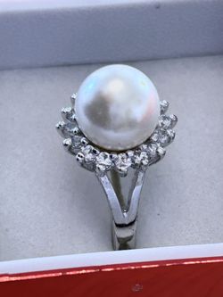 Pearl & Cubic Zirconia Silver Fashion Ring.