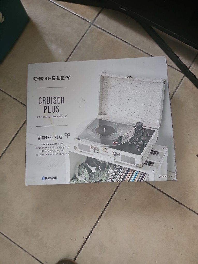 CROSLEY PORTABLE TURNTABLE