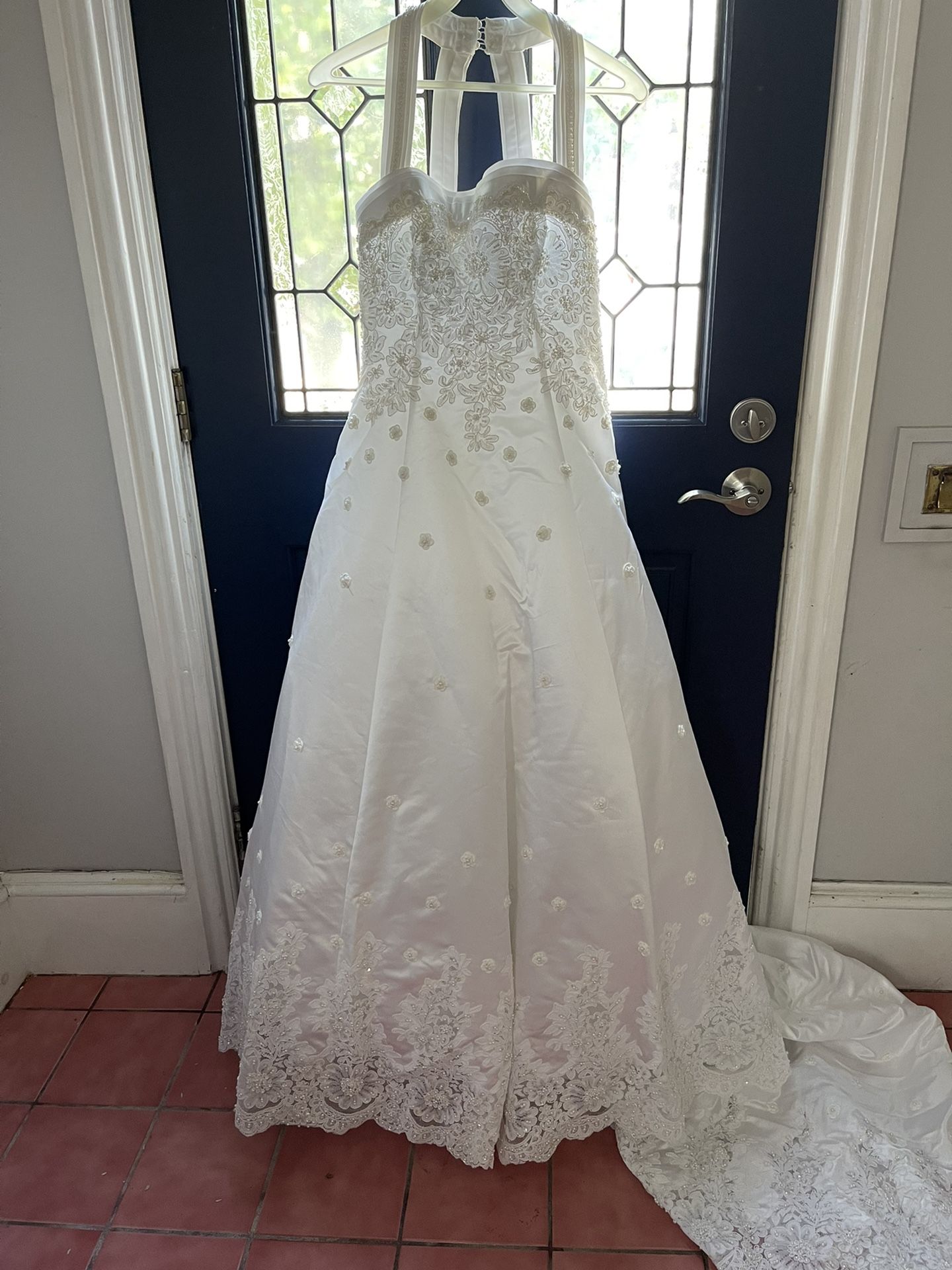 Size 12 New Wedding Gown