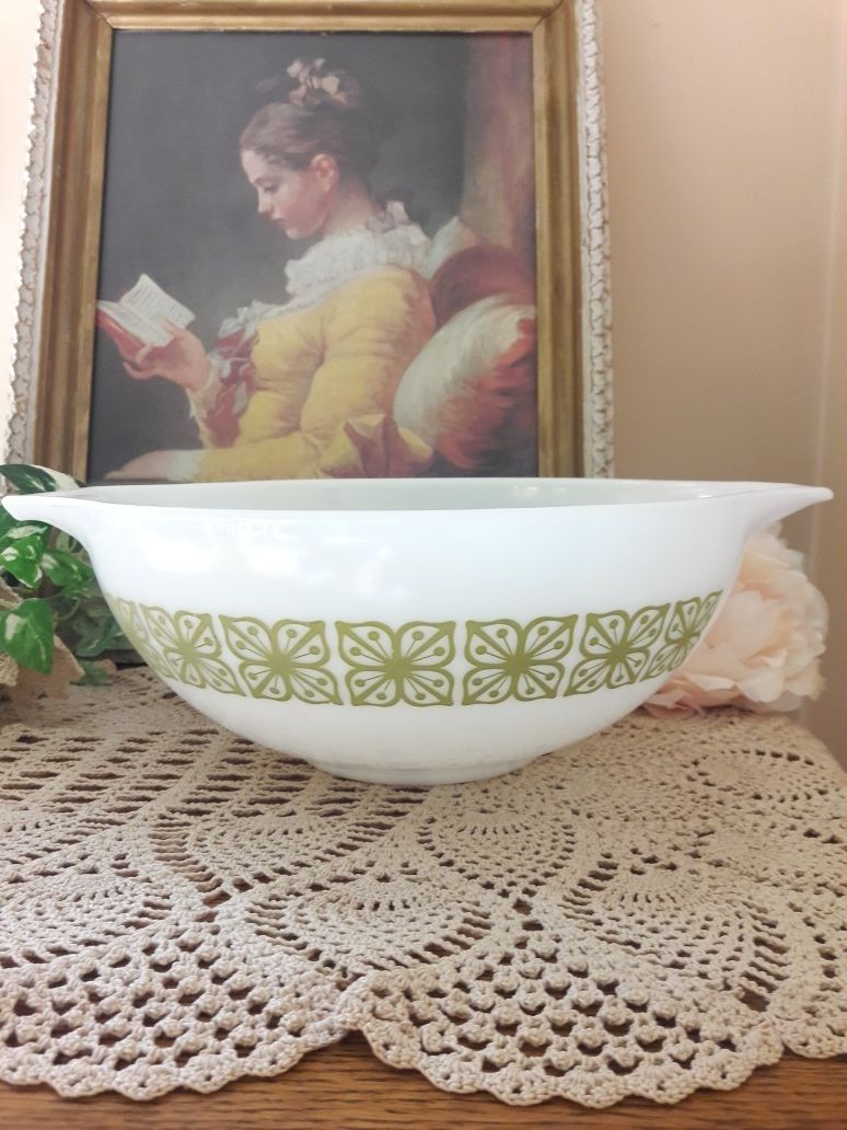 Vintage Pyrex #444 Verde Green Flower Cinderella Bowl
