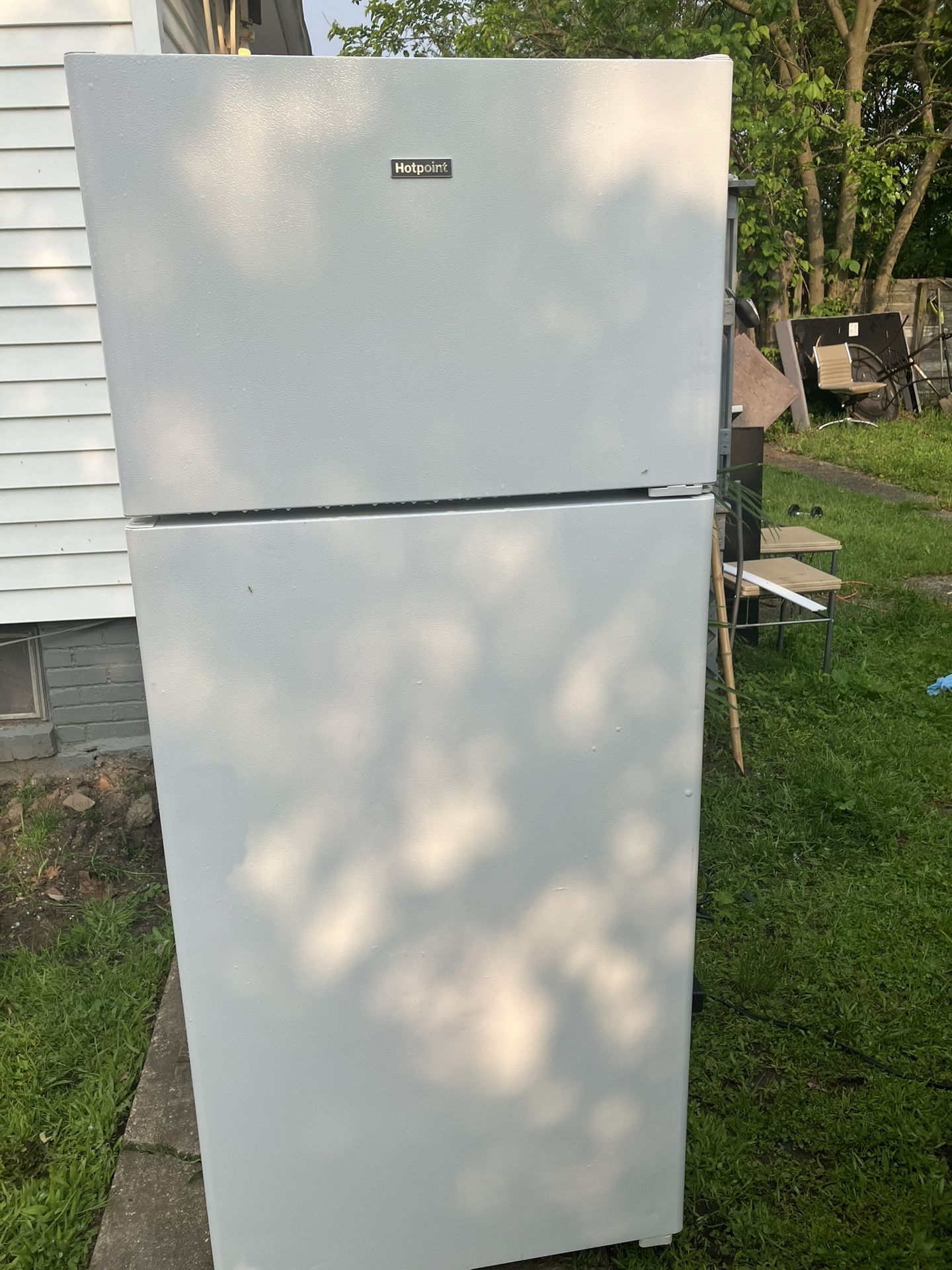 White HOTPOINT Fridge