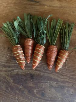 Faux Raffia Stained Primitive Carrots
