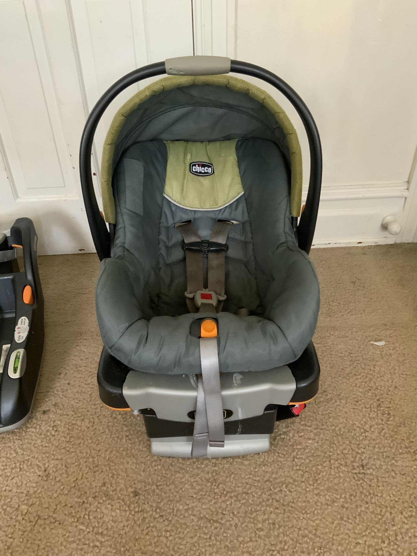 Baby Car seat and 2 Car seat base