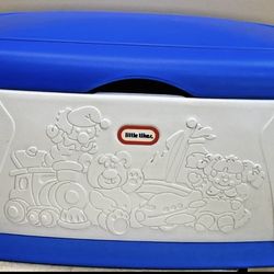 Little tykes vintage 2000s toy box like new.
