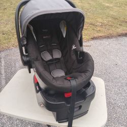 Britax Infant Car Seat CURRENT NOT EXPIRED 