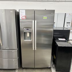 GE 22.8 cuft counter depth size refrigerator with ice and water GZS22IYNFS