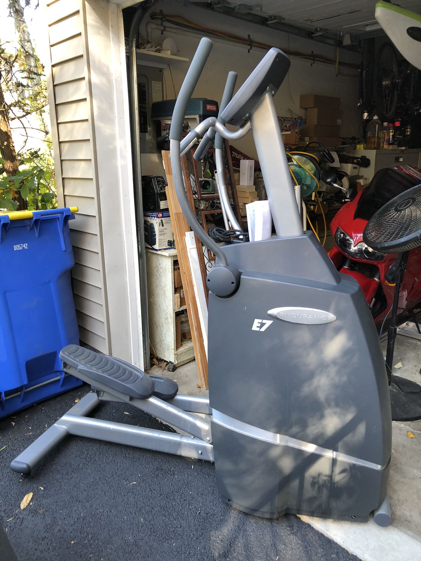 Elliptical Body Solid E7 Endurance