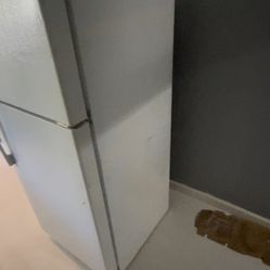 Refrigerator & Stove 