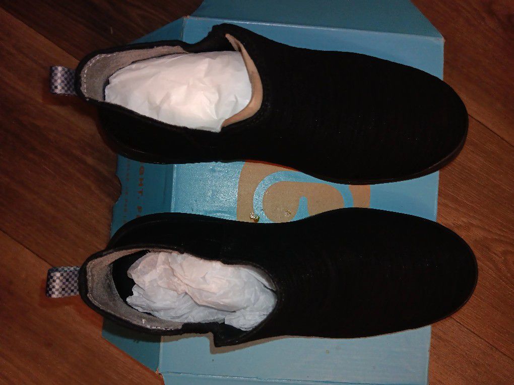 Bzees Tempo Women's Slip-on Sneaker Boots


