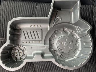 New Nordic Ware Tractor Cake Pan