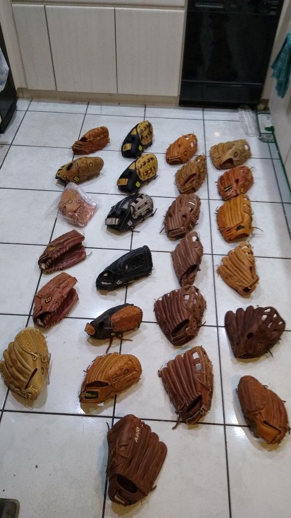 List 1 Wilson Softball Baseball Gloves