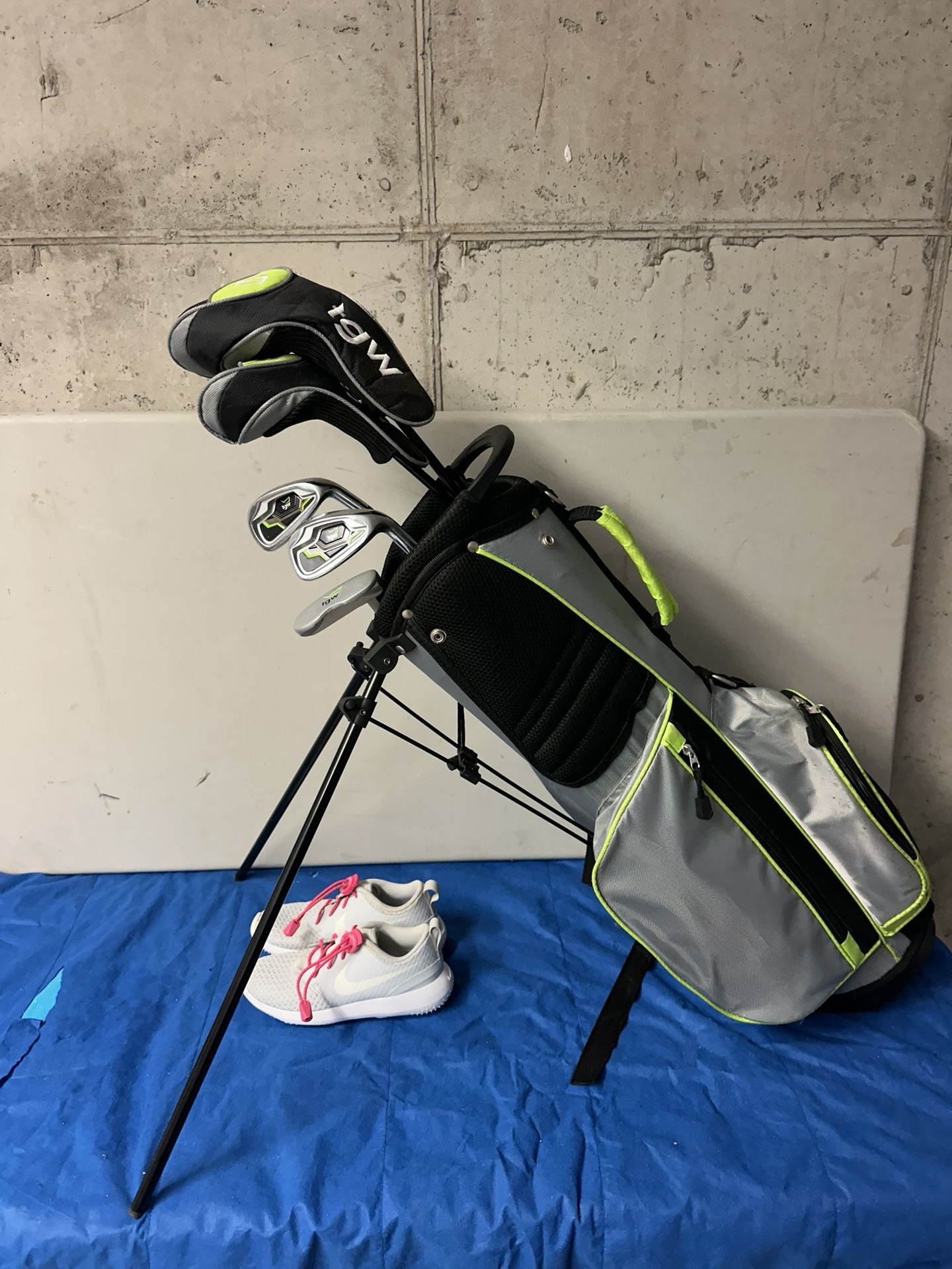 TGW Junior Packaged Golf Set Ages 5-8 with optional pink Nike Golf Shoes