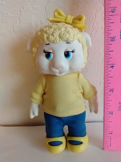 1984 Woolma Lamb Posesble 6" Figure