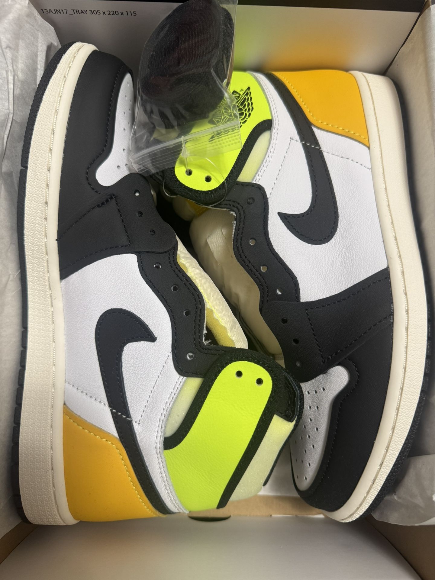 DS JORDAN 1 VOLT SIZE 9, 10, & 10.5