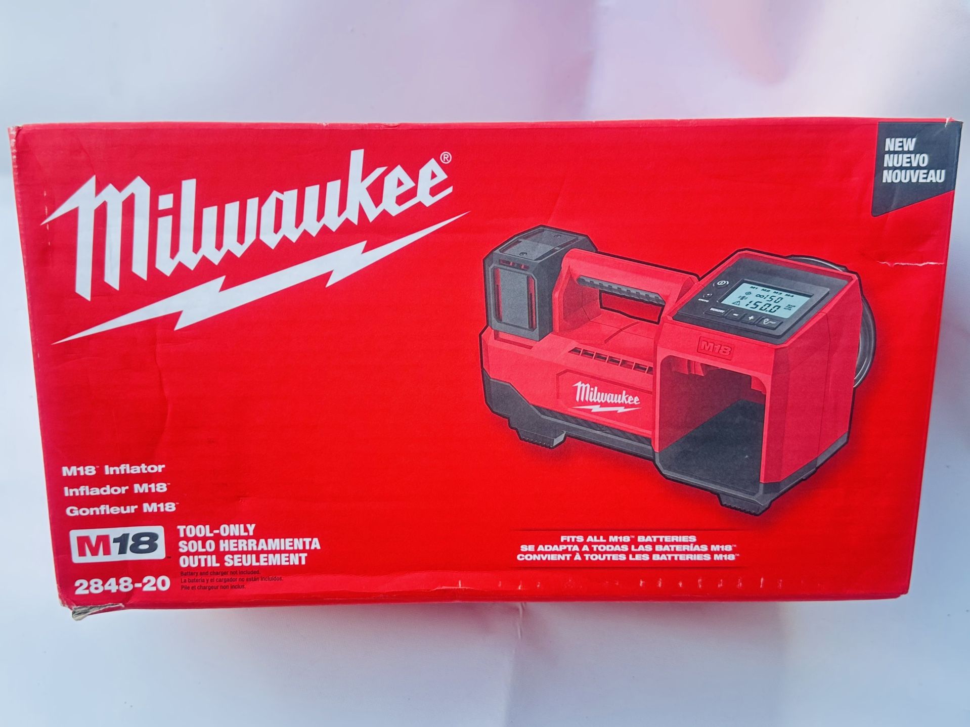 Milwaukee,  M18 18-Volt Lithium-Ion Cordless Electric Portable Inflator (Tool-Only)