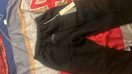 ESSENTIALS SWEATS UNCUFFED (look at desc)