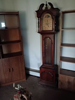 Grandfather clock from the 70s, chimes need to be reset $180.00 or bo