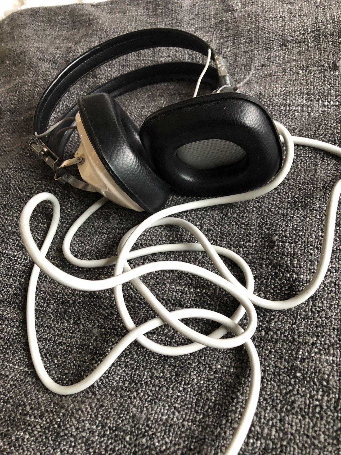Vintage Sansui Model ss-2 headphones