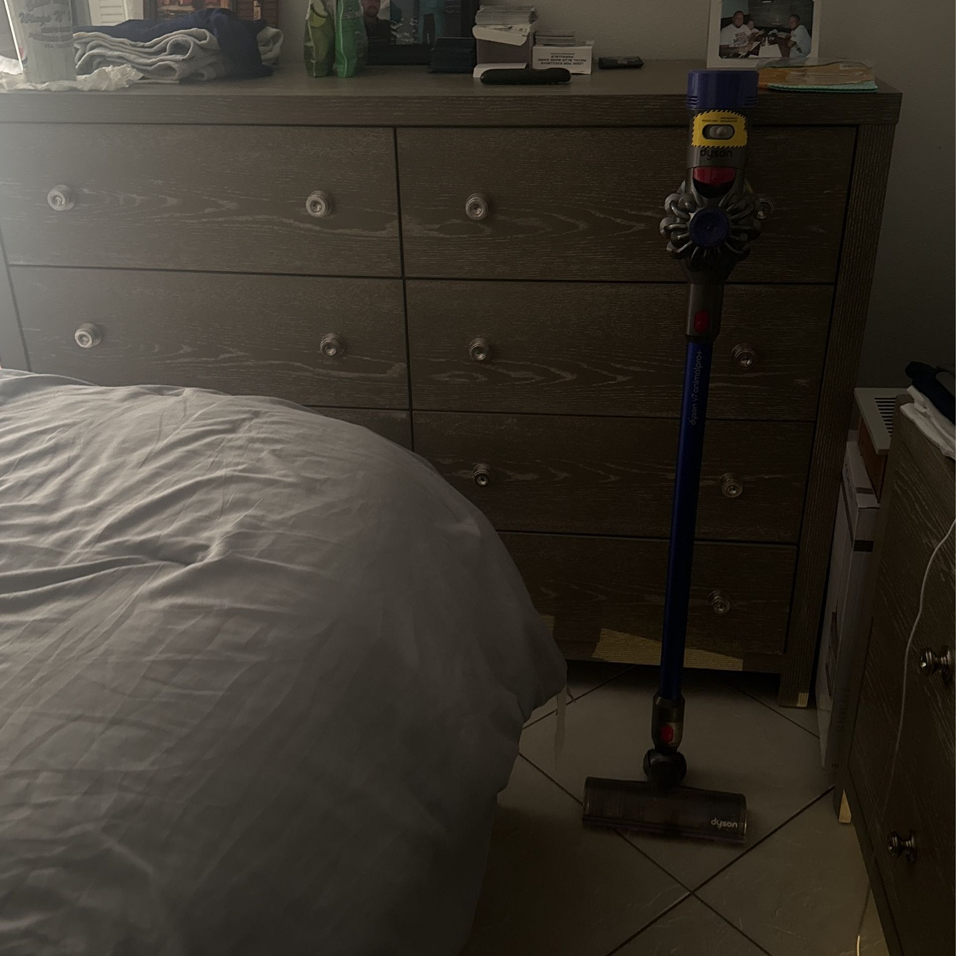 Dyson V8 Vacuum 