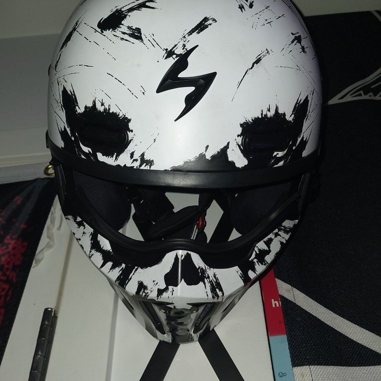 Scorpion Motorcycle Helmet With Jbl Cardo