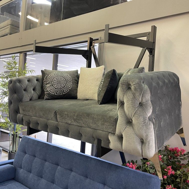 Oslo Light Gray Velvet Loveseat