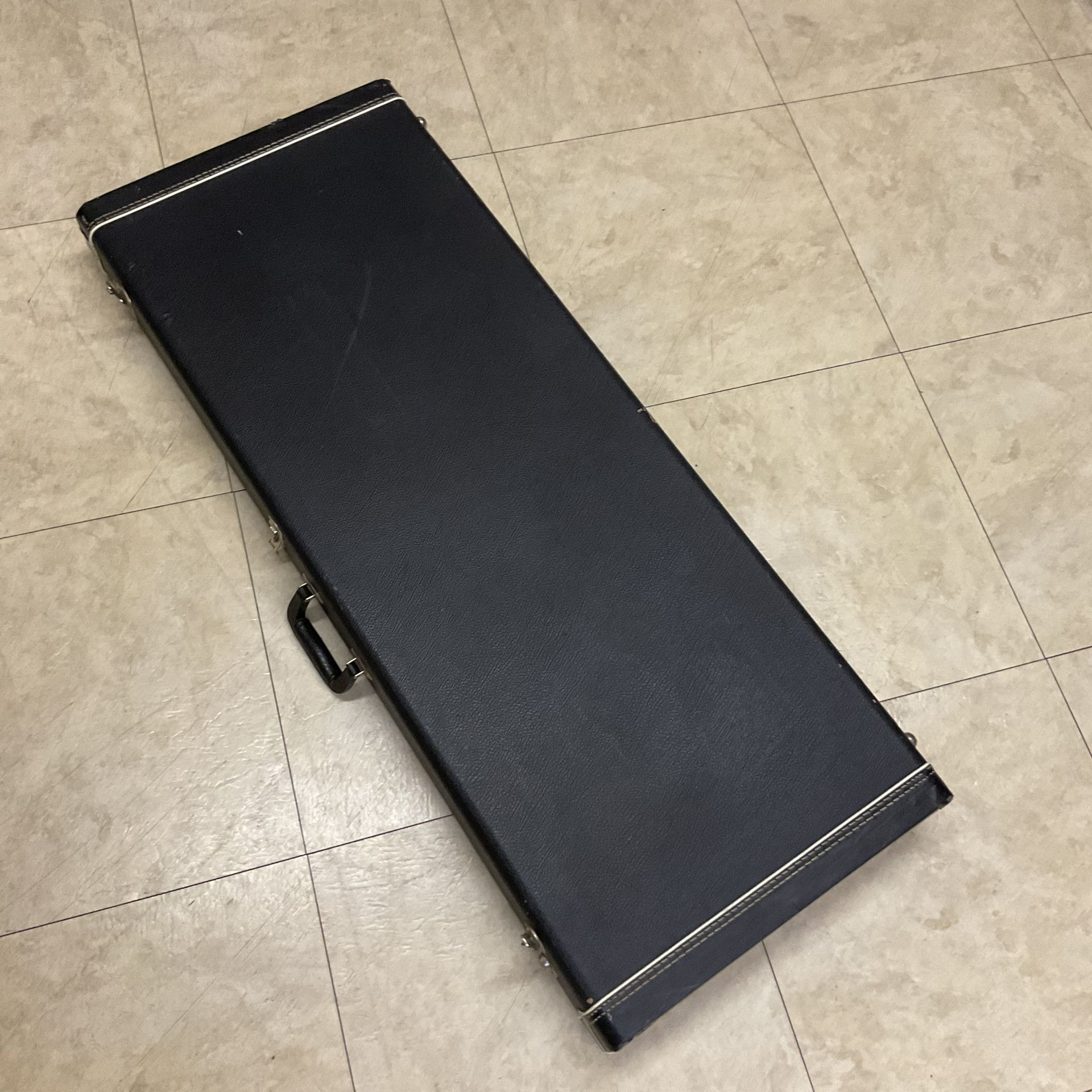 Hard Case for Electric/Bass Guitar