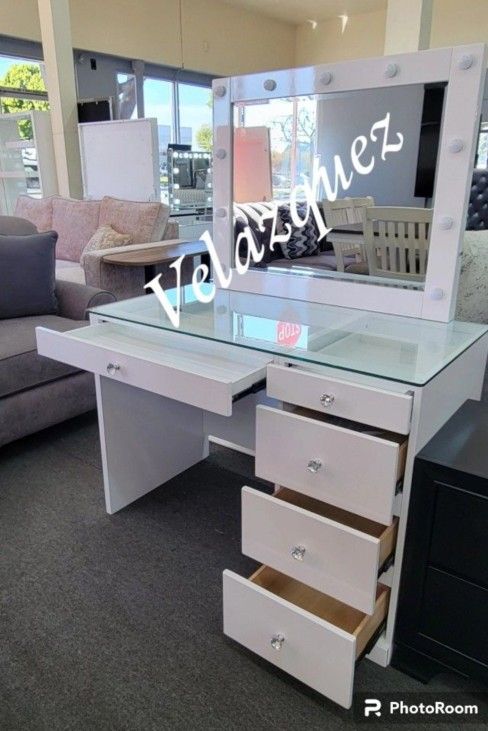 ✅️White Makeup Vanity Set with Lighted Mirror (Stool not included)✅️✅️