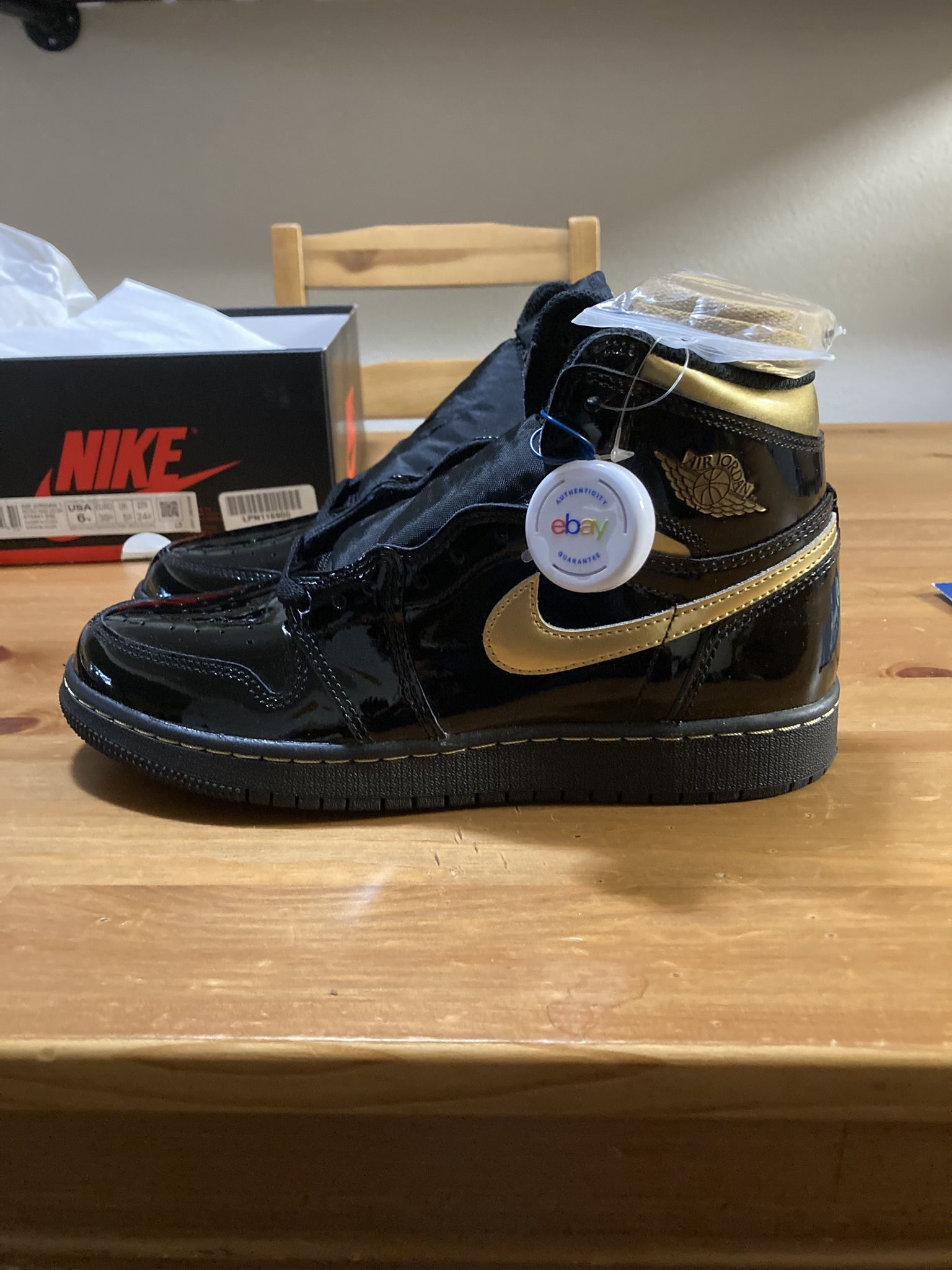 Jordan 1 Retro High OG Black Metallic Gold (Grade School)