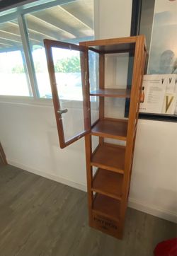 Wood shelf with plexi display