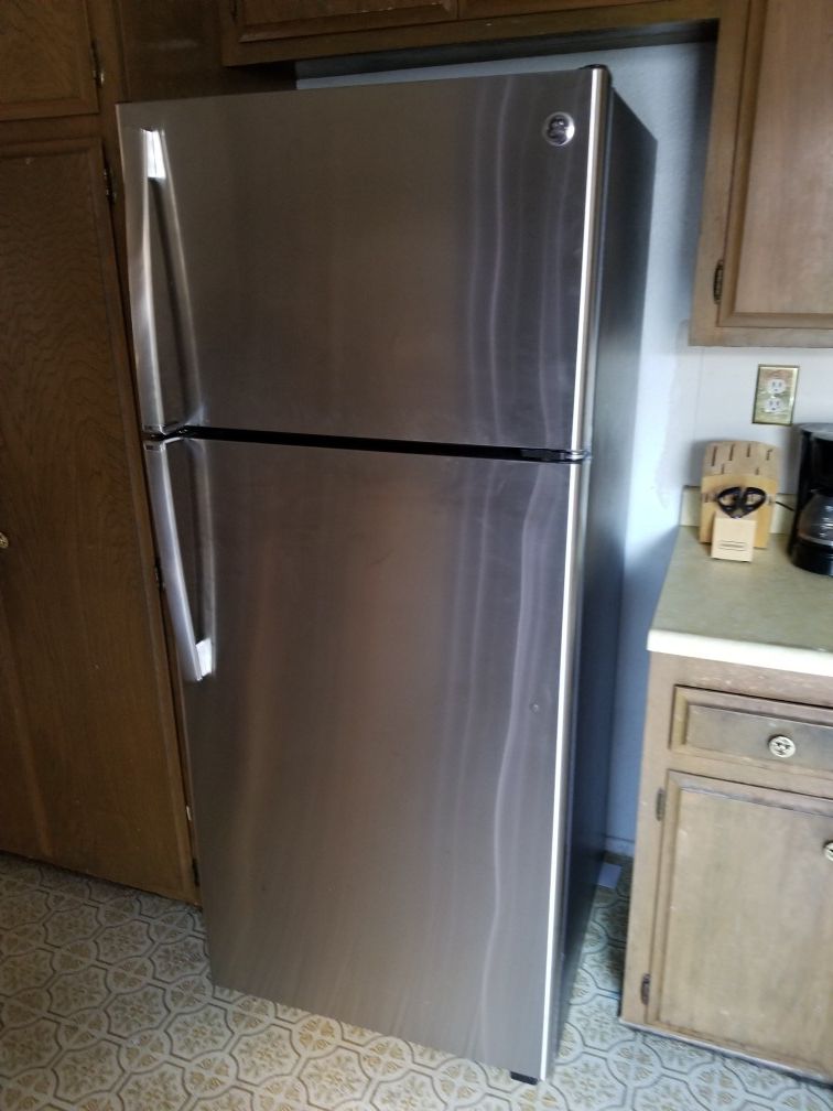 Only 13 Months Old!!! Like New, General Electric, Stainless Steel Refrigerator, 16 Cubic Feet. Must See To Appreciate!!!