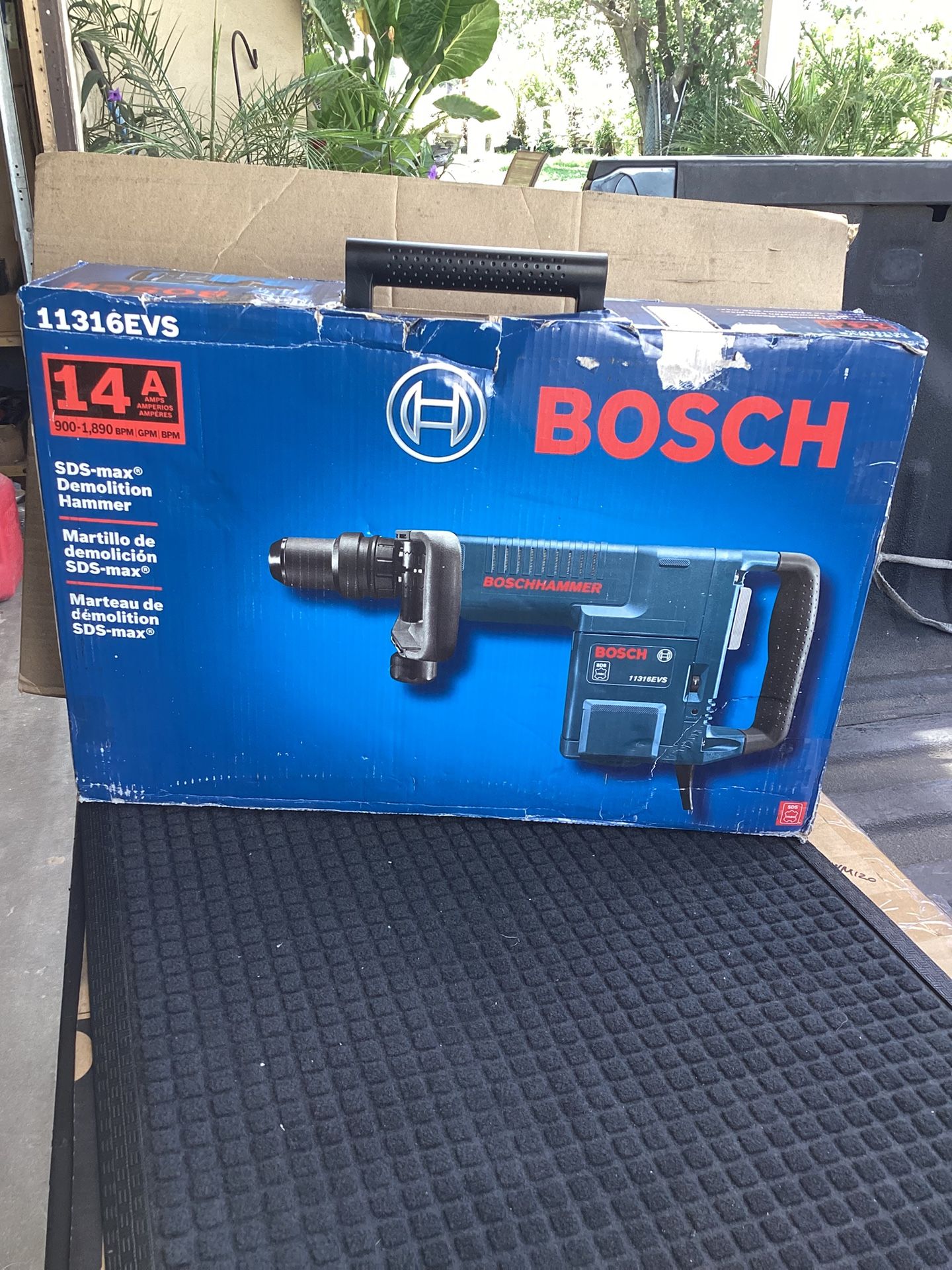 BOSCH 14-AMP SDS-MAX 120-VOLT CORDED DEMOLITION HAMMER
