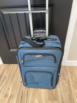 Samsonite carry on rolling suitcase