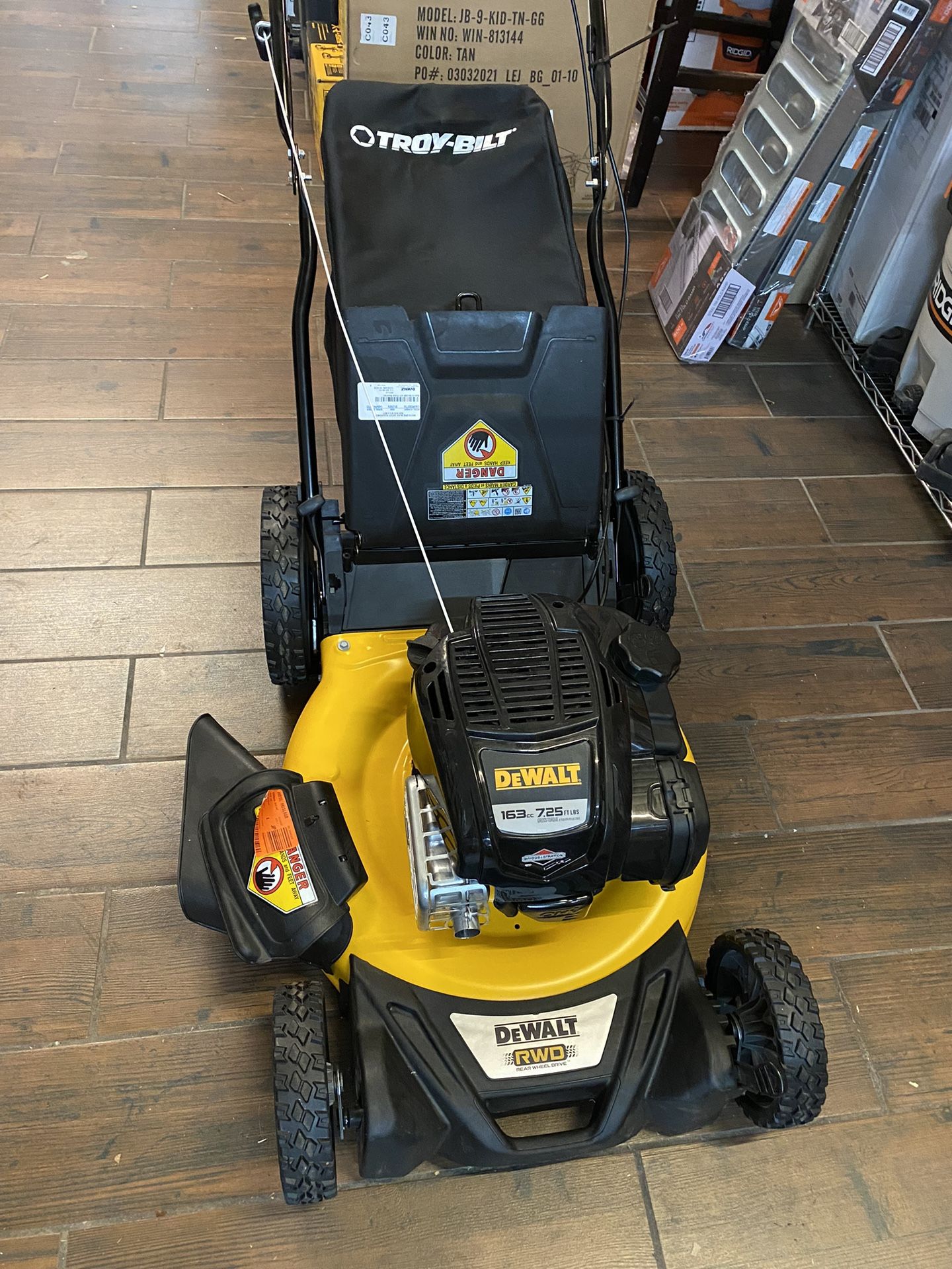 NEW DEWALT 21 in. 163cc Briggs and Stratton 725Exi Engine Rear Wheel Drive 3-in-1 Gas Self Propelled Walk Behind Lawn Mower