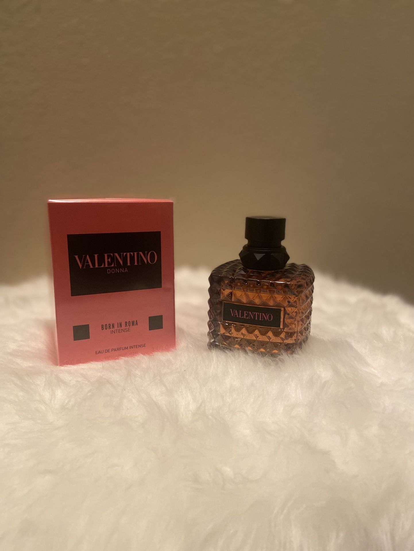 valentino donna born in roma intense
