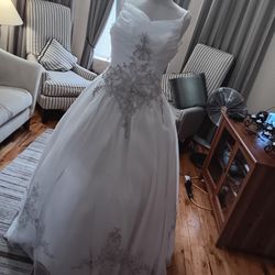 white wedding dress 