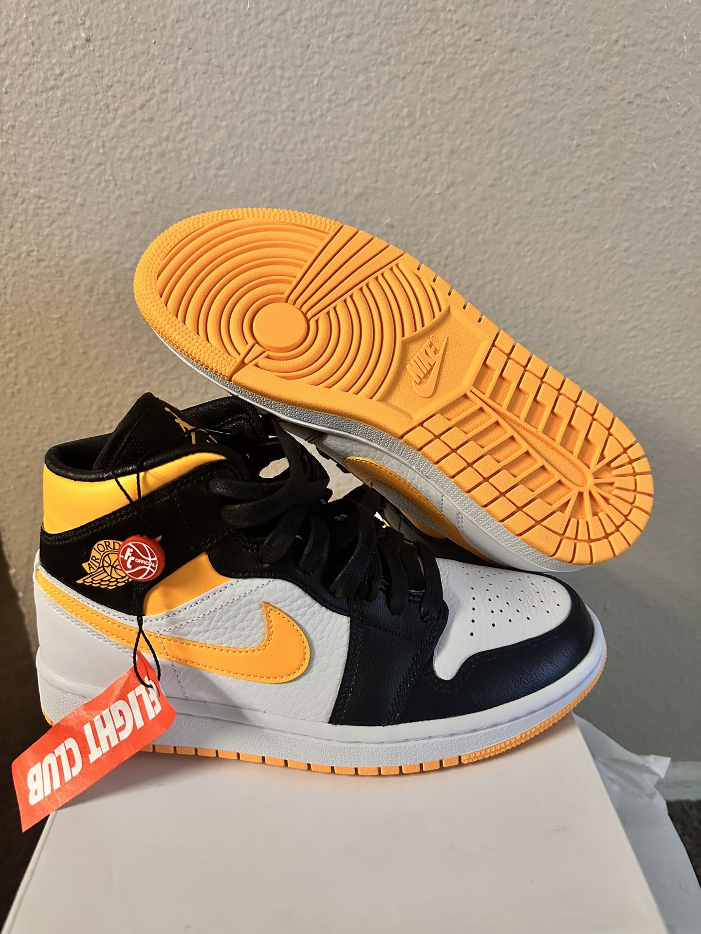 Women’s air jordan 1 MID se