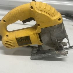DEWALT DW317 TOOLS VS ORBITAL JIG SAW, 120V, 5.5A. Used in good condition with some cosmetic blemishes. These blemishes are in the form of scratches a
